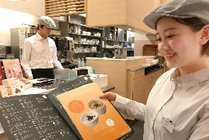 カフェスタッフ/和スイーツ・ドリンク（nana&#039;s green tea（ナナズグリーンティー）　イオンモール浜松市野店）の求人画像１